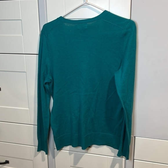 OLD navy. Green. Button up cardigan. Stretch. Medium. - Picture 4 of 4